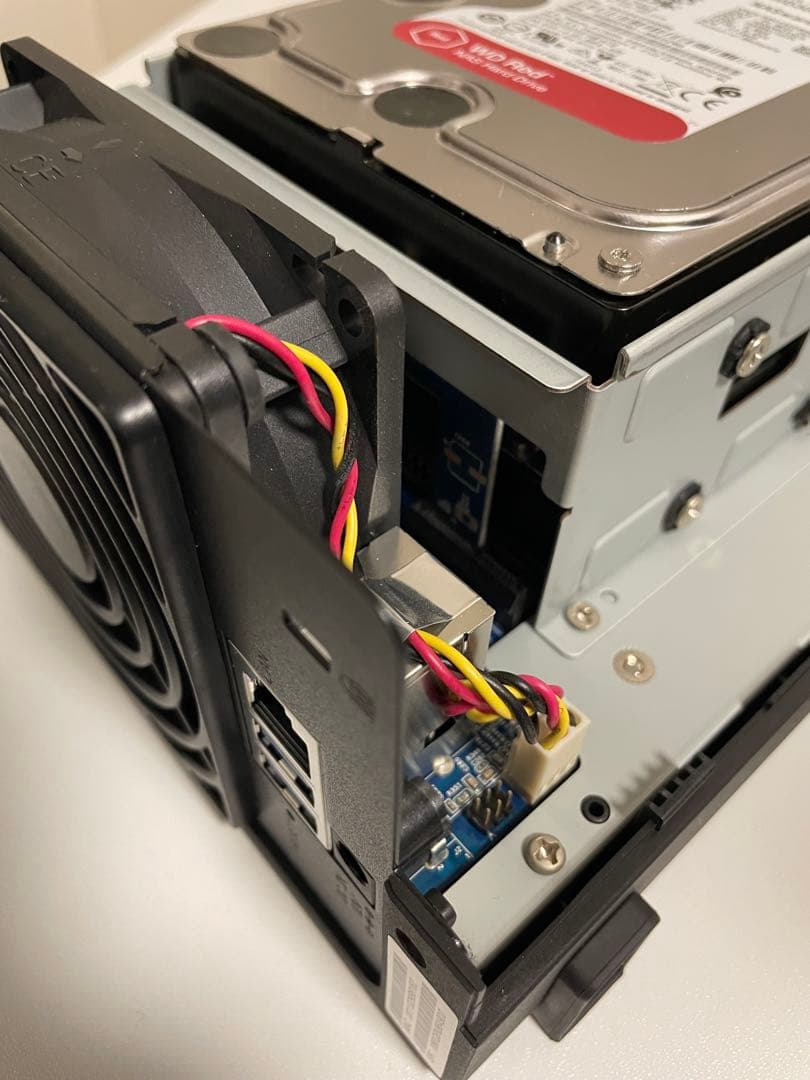 Synology DS218play NAS 本体一式（HDD３TBx 2付き)