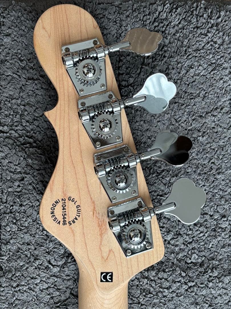 G&L L-2000 エレキベース TRIBUTE ブルーバースト