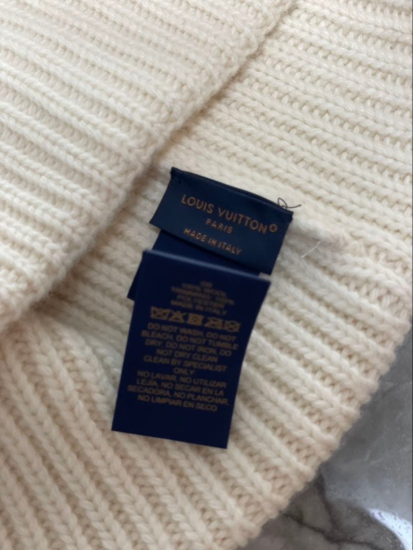 ルイヴィトン　アイボリー ロゴ刺繍 ビーニー