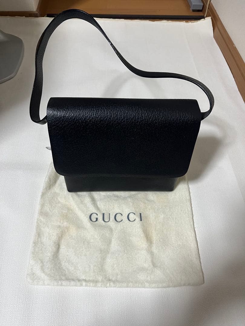 GUCCI レザー　ショルダーバッグ