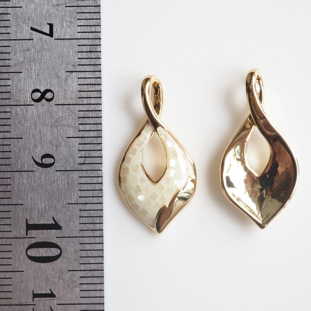 【ほぅ】天然ホワイトシェルの大粒デザインネックレストップ