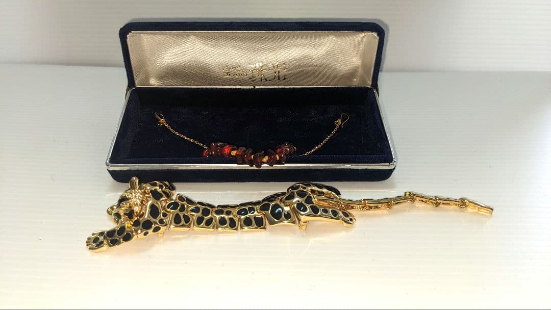 【美品】ヴィンテージ グリーンアイ 豹 ブローチ アクセサリー