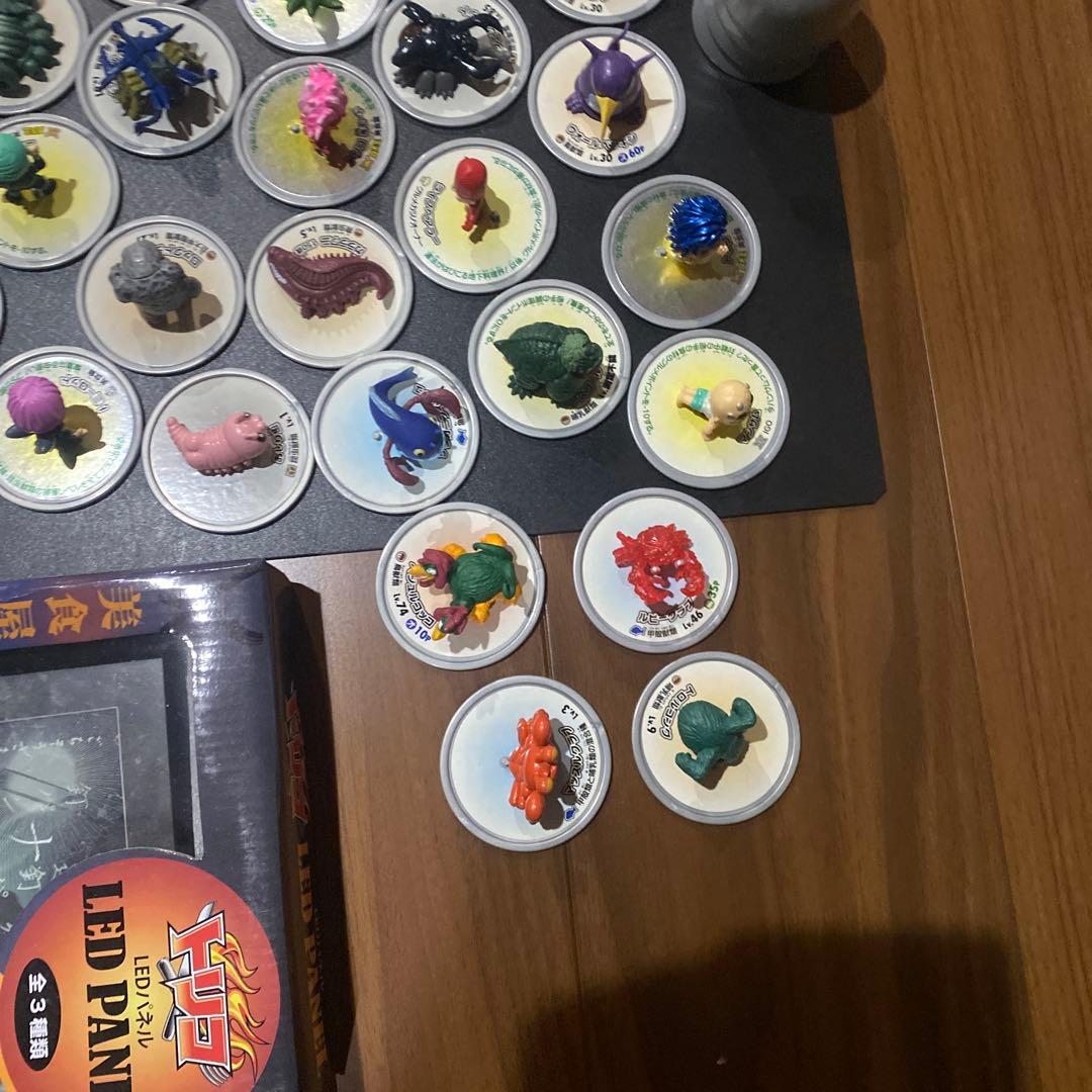 トリコ　キャラクターフィギュアとLEDパネルセット