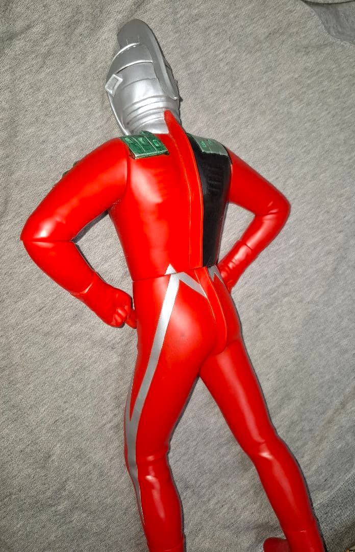 今だけ最安値！ウルトラマン ソフビフィギュア 赤銀 中古