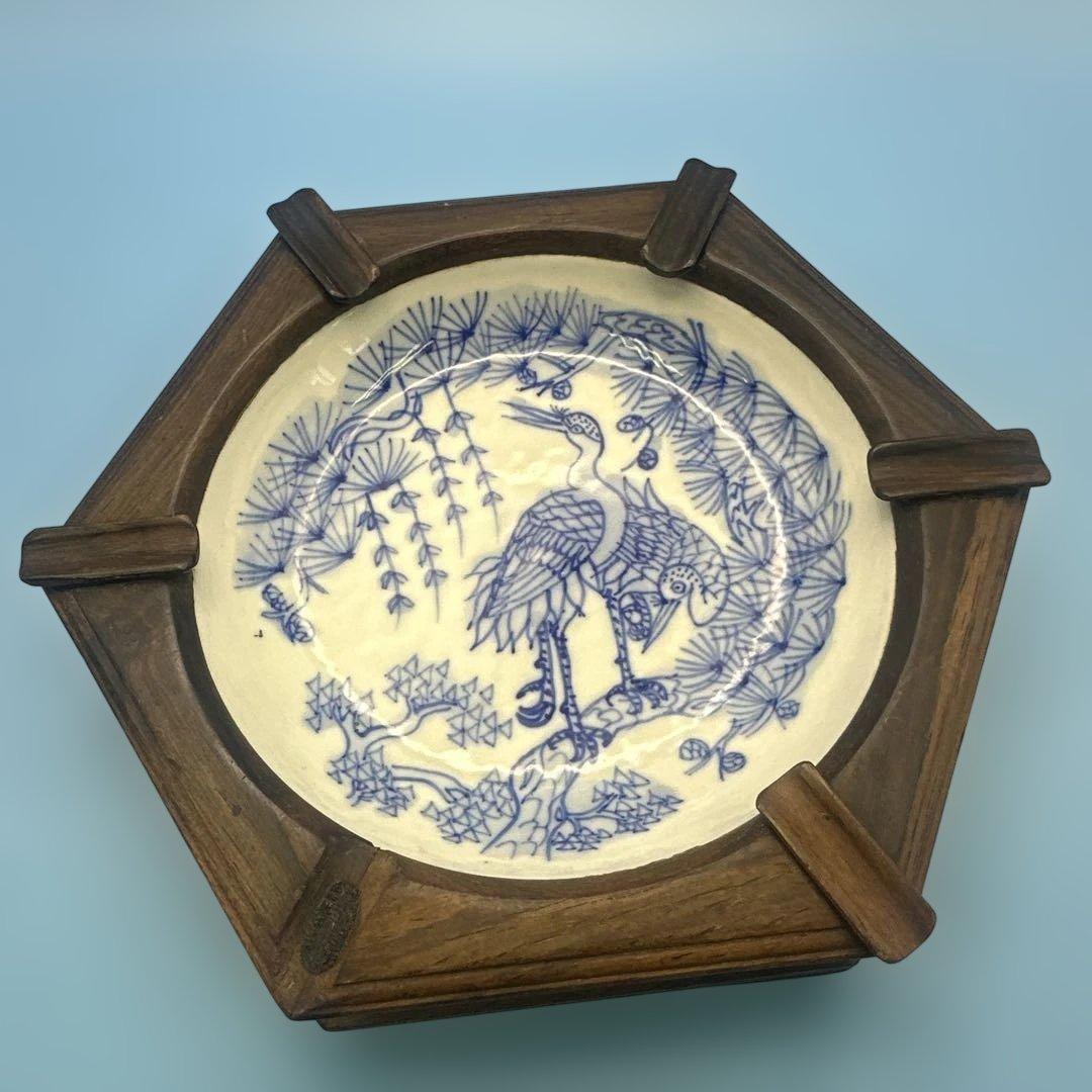 唐木 中国 灰皿 置物 アンティーク 青い鶴の陶器皿 六角形 木製フレーム付き