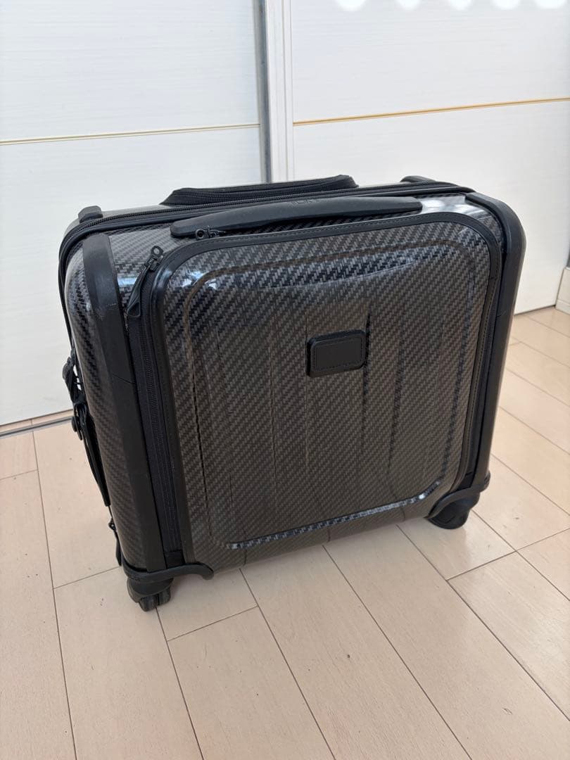 TUMI カーボンファイバーキャリーケース 中型