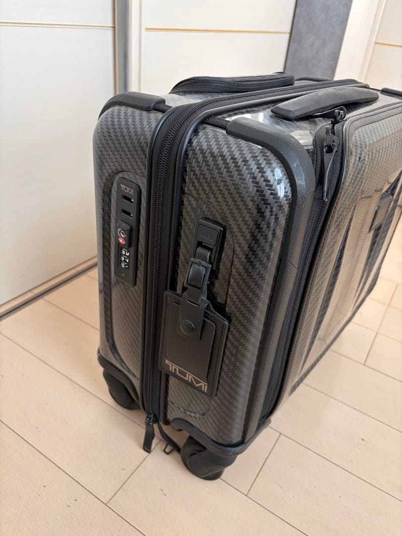 TUMI カーボンファイバーキャリーケース 中型