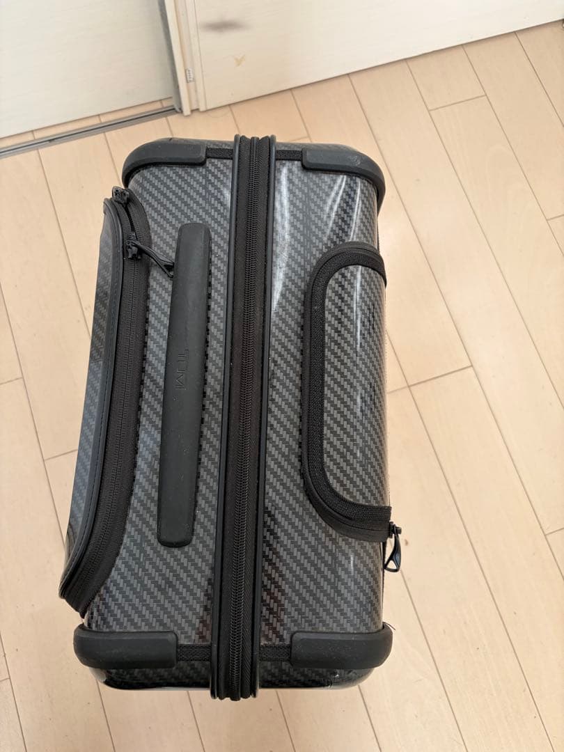 TUMI カーボンファイバーキャリーケース 中型