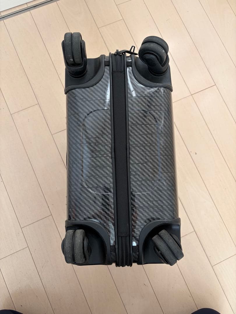 TUMI カーボンファイバーキャリーケース 中型