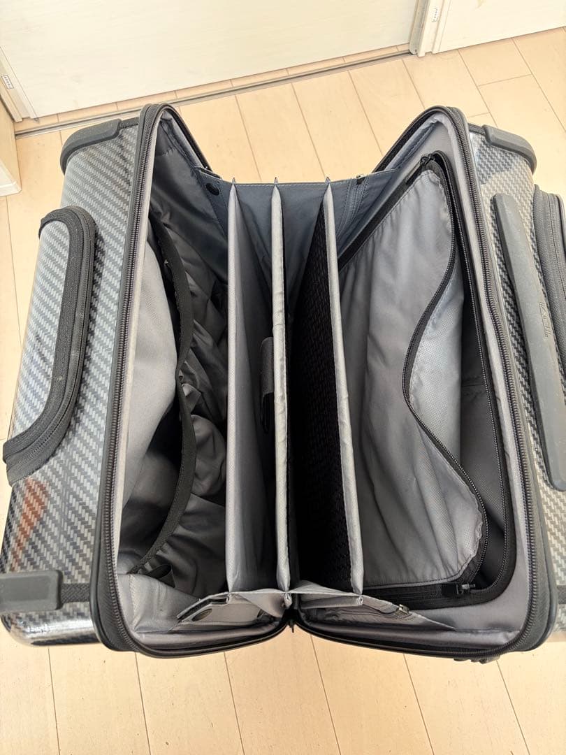 TUMI カーボンファイバーキャリーケース 中型
