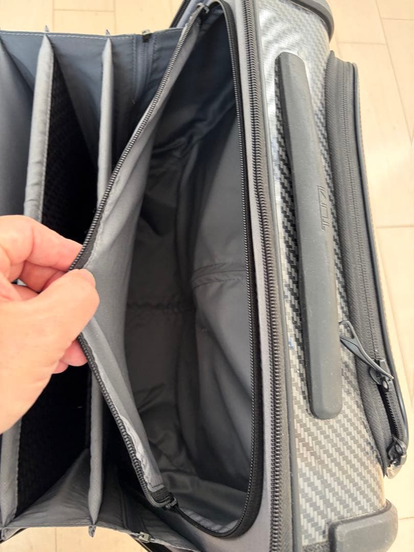 TUMI カーボンファイバーキャリーケース 中型