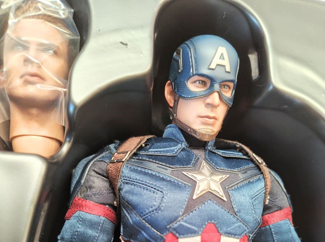 【開封美品】ホットトイズ　シビル・ウォー　キャプテンアメリカ