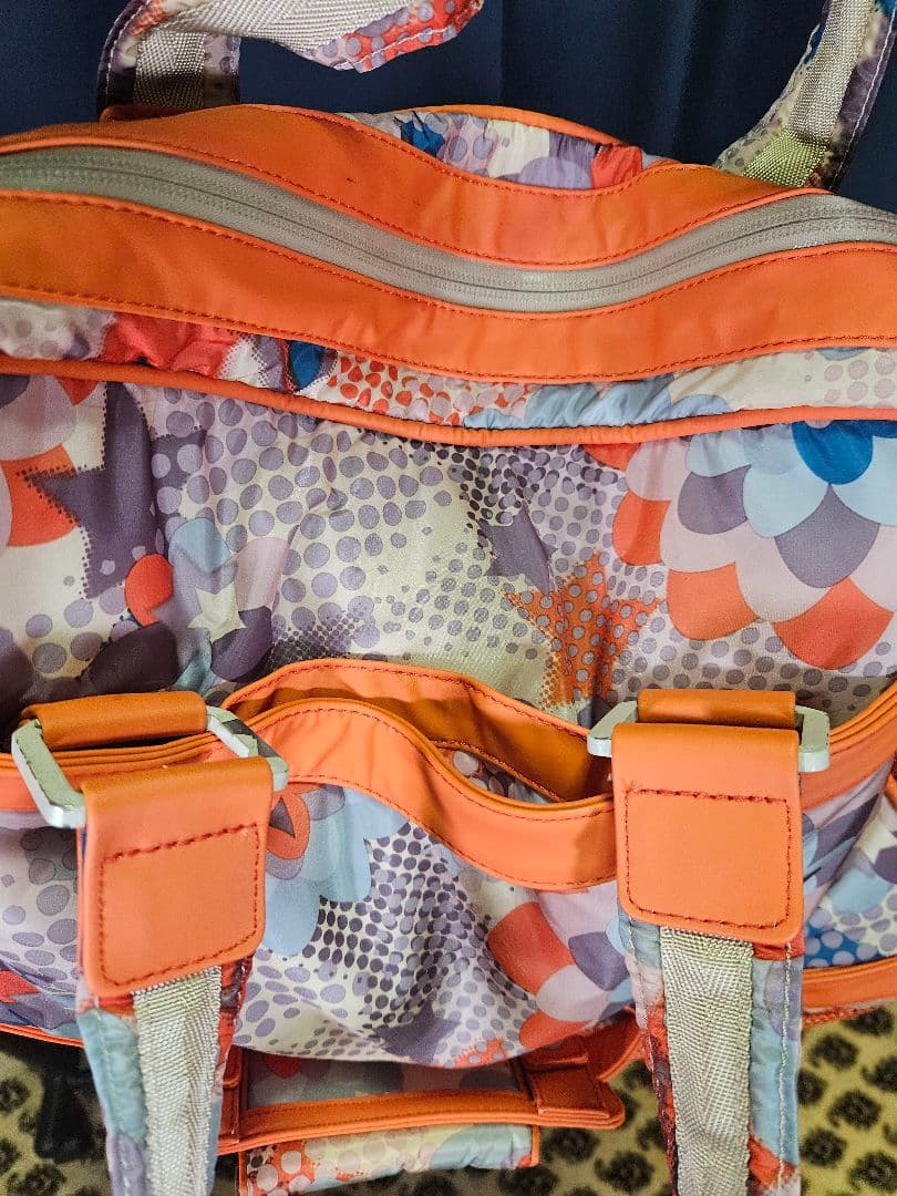 LeSportsacとステラ・マッカートニーのコラボレーションバッグ