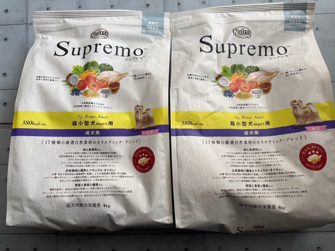 ニュートロSupremo 超小型犬4kg以下成犬用　4kg×2袋！