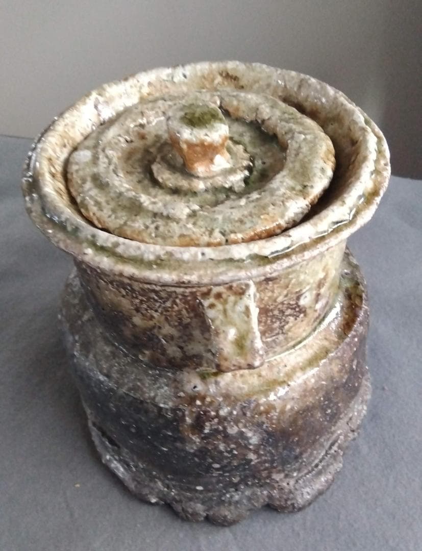 信楽焼　自然灰釉究極美逸品　谷清右衛門　茶道具伊賀写 双耳水指 塗蓋 付　共箱