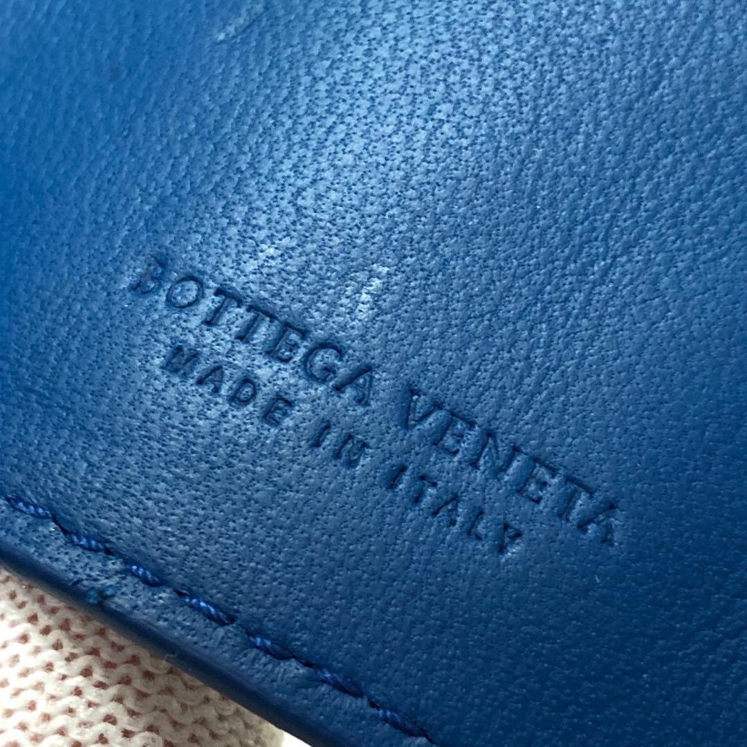 未使用級　現行モデル　ボッテガ ヴェネタ　キーケース　イントレチャート　黒　青