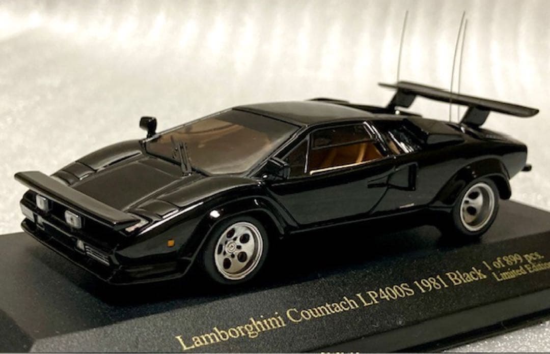 ジール特注1/43ランボルギーニカウンタック12本マフラー仕様 超希少 極美品！