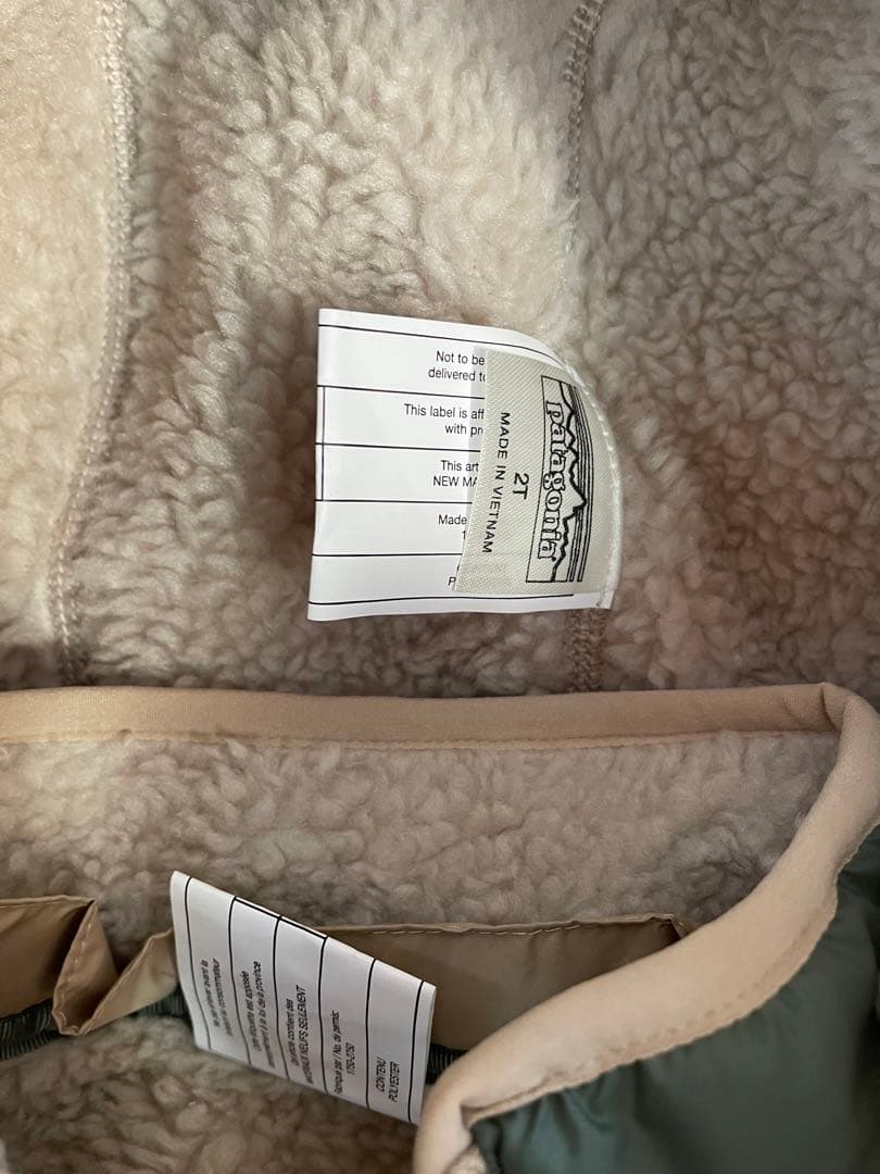 うずら様◾️patagonia ダウン 2T◾️新品未使用タグ付き リバーシブル