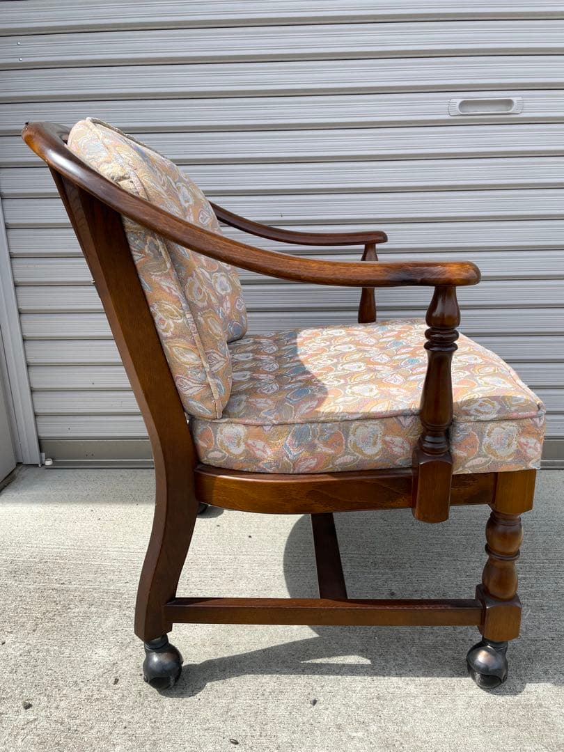 カリモク　ダイニング　アームチェア　キャスターつき　①