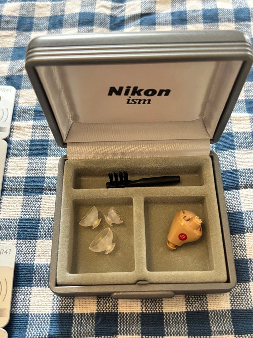 ニコン耳穴型補聴器　集音器 右用＋電池19個