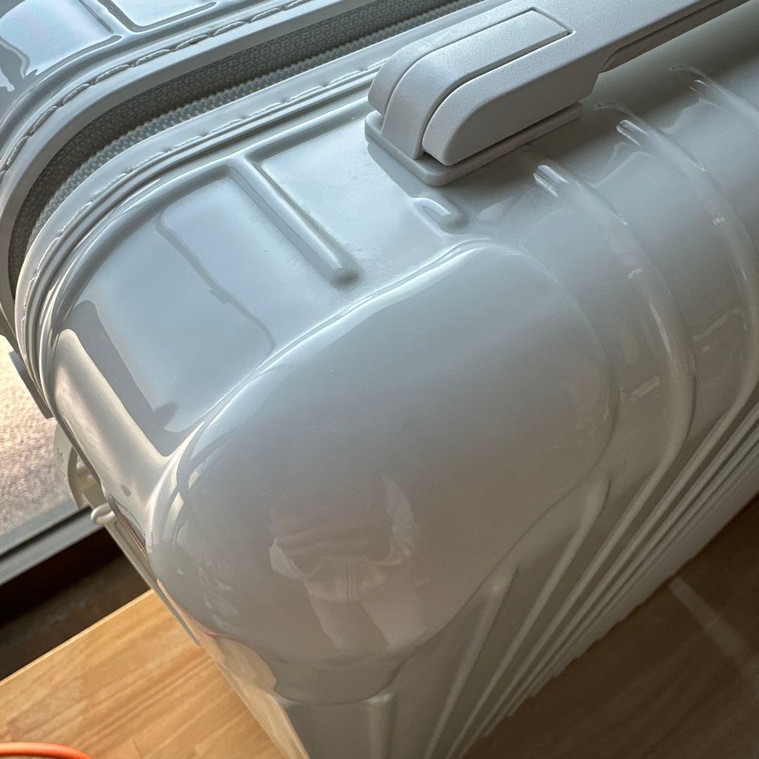 RIMOWA ESSENTIALキャビンS(ホワイト4輪)