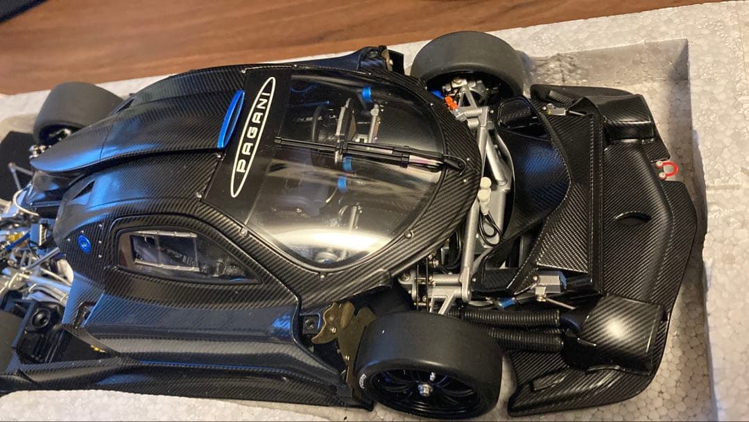 【美品】1/18 AutoArt パガーニ Zonda Revolution