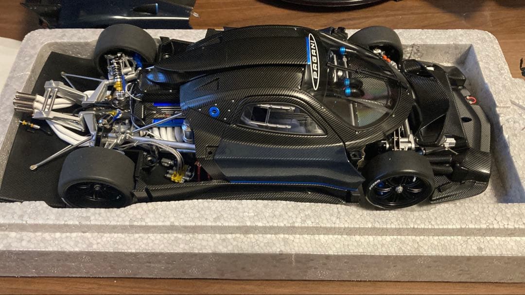 【美品】1/18 AutoArt パガーニ Zonda Revolution