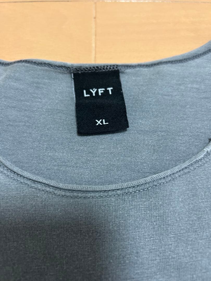 LYFT POWERHOUSE GYM Tシャツ