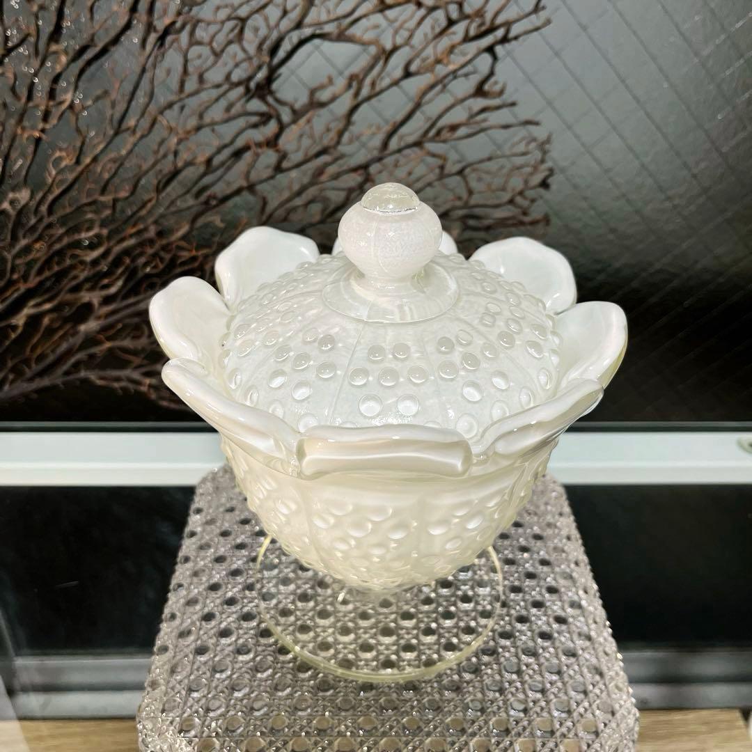 骨董　時代ガラス　霰プレス　あられ模様　花型　菓子器　飴屋瓶　ボンボン入れ