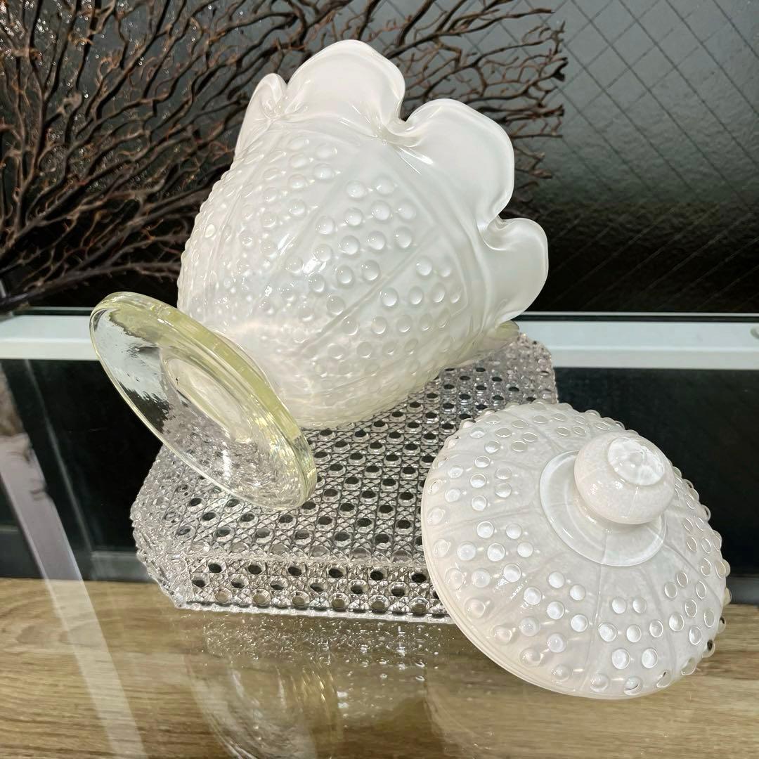 骨董　時代ガラス　霰プレス　あられ模様　花型　菓子器　飴屋瓶　ボンボン入れ