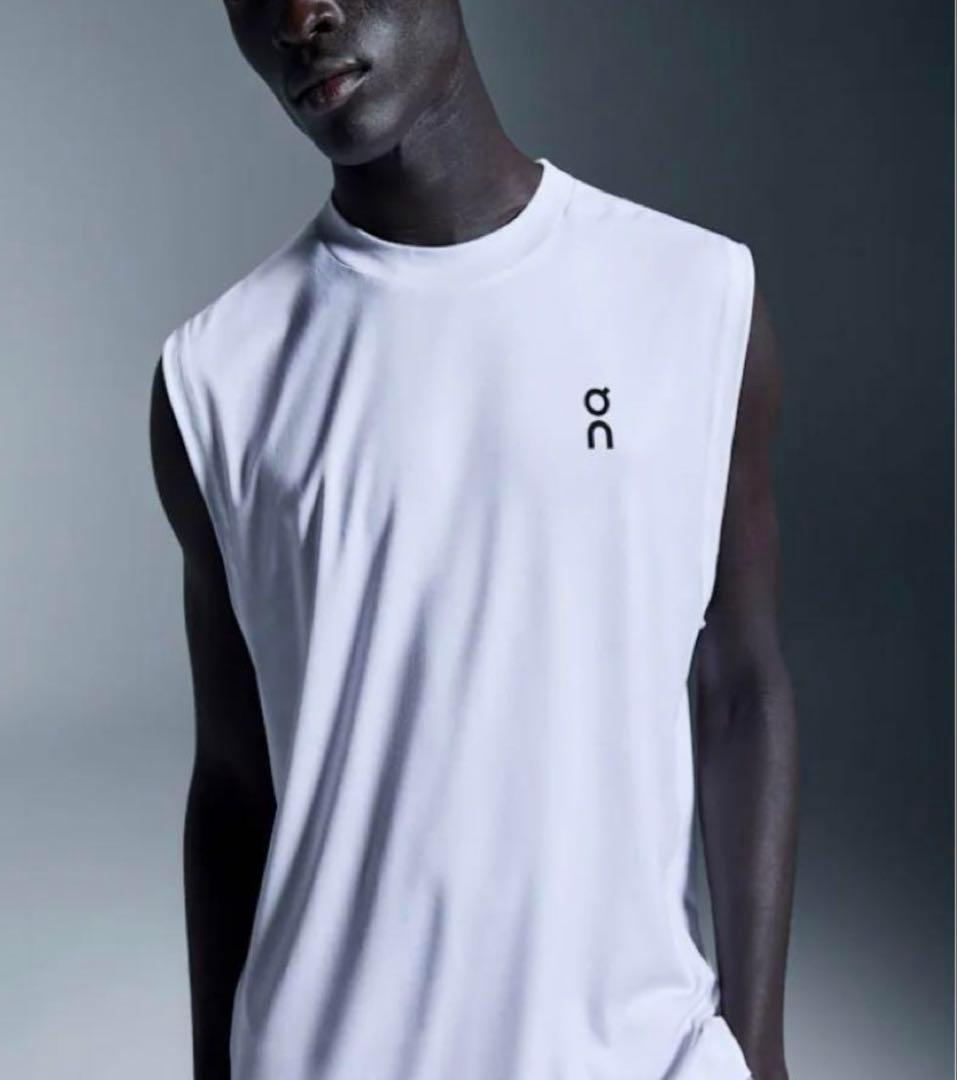 On コートサイドタンクトップ　ラケットスポーツ　海外サイズM