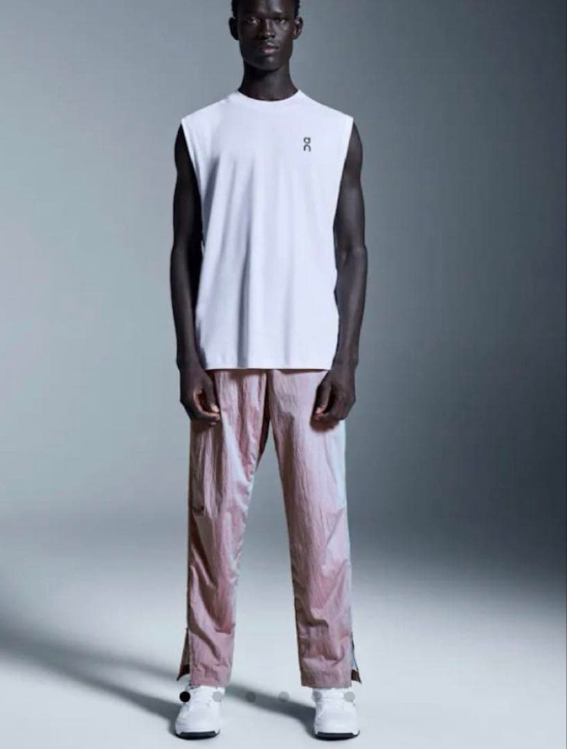 On コートサイドタンクトップ　ラケットスポーツ　海外サイズM