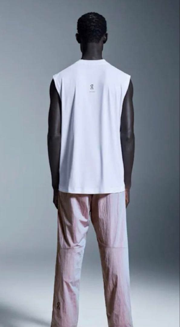 On コートサイドタンクトップ　ラケットスポーツ　海外サイズM