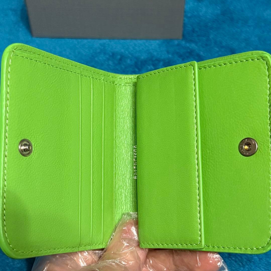 BALENCIAGA 二つ折り財布 グリーン　バレンシアガ　ウォレット