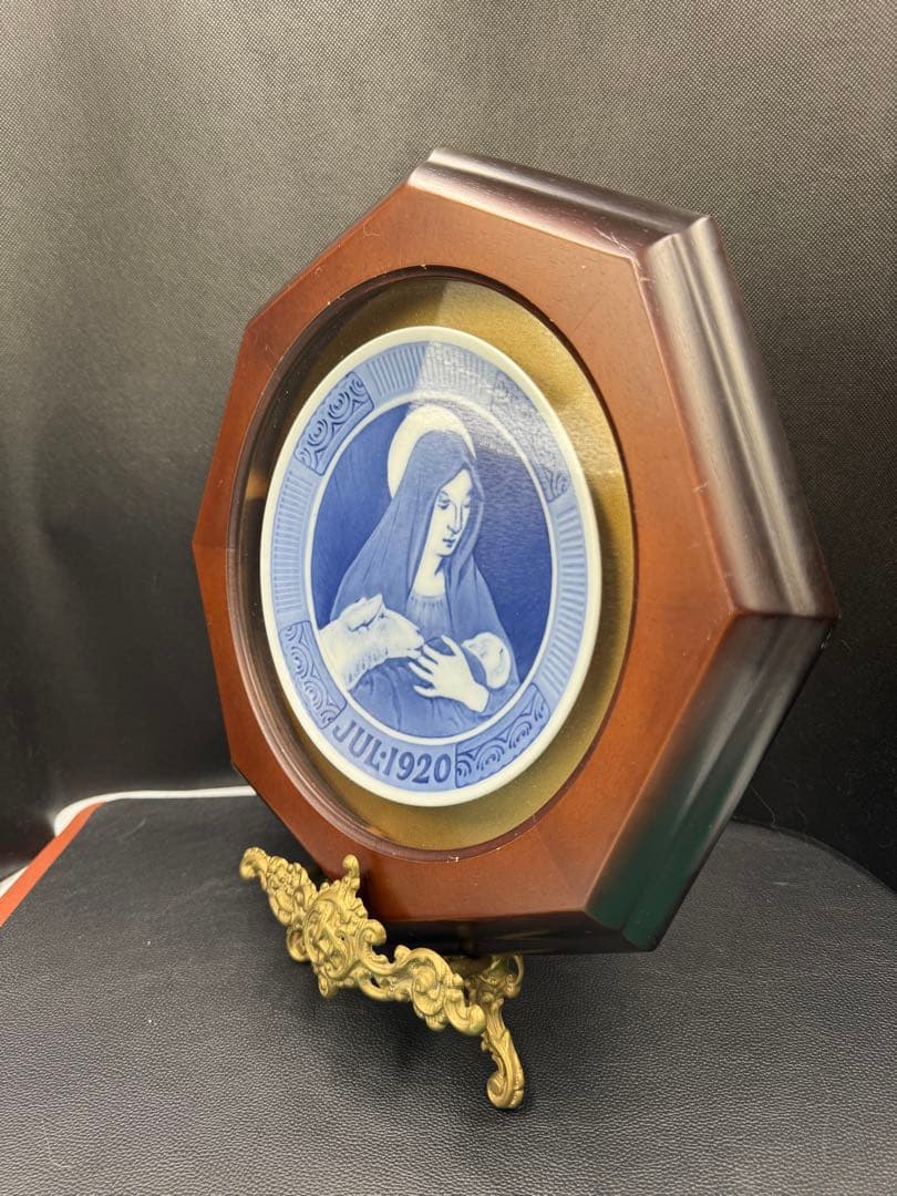 1920年、イヤープレート。イエスを抱くマリア。額縁セット。