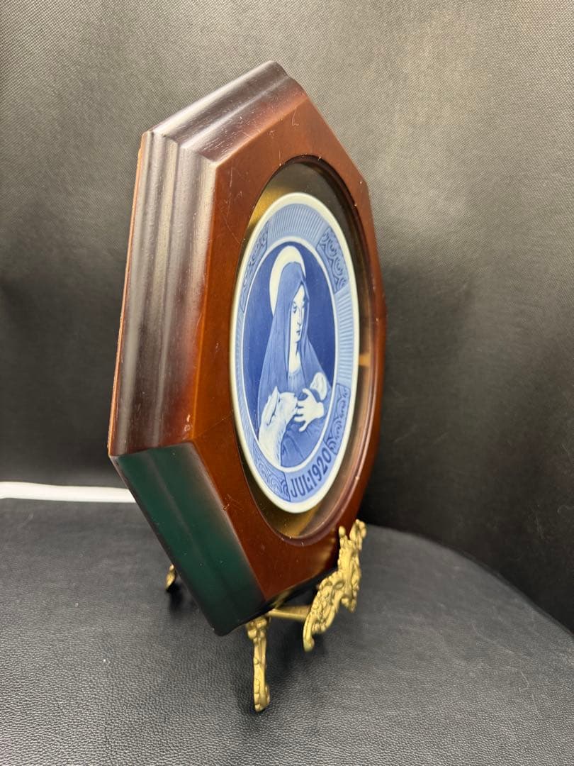 1920年、イヤープレート。イエスを抱くマリア。額縁セット。