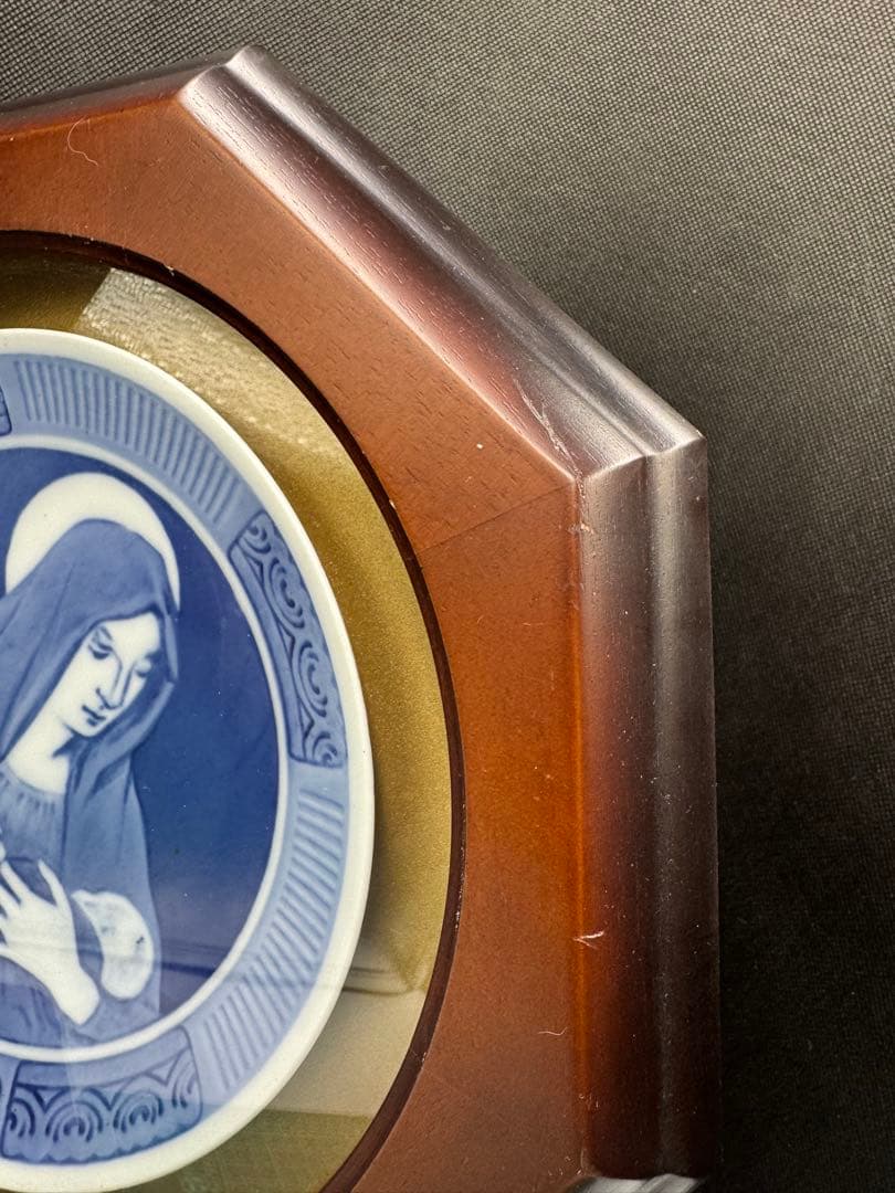 1920年、イヤープレート。イエスを抱くマリア。額縁セット。