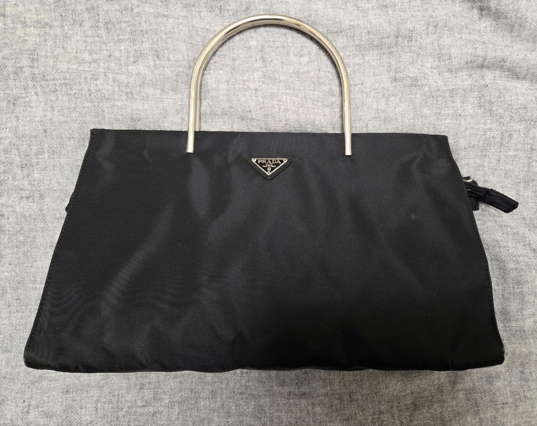プラダ　ハンドバッグ　メタルハンドル