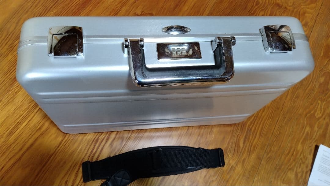 k*t様 ZEROHALLI ゼロハリバートン アタッシュケース付属品有り