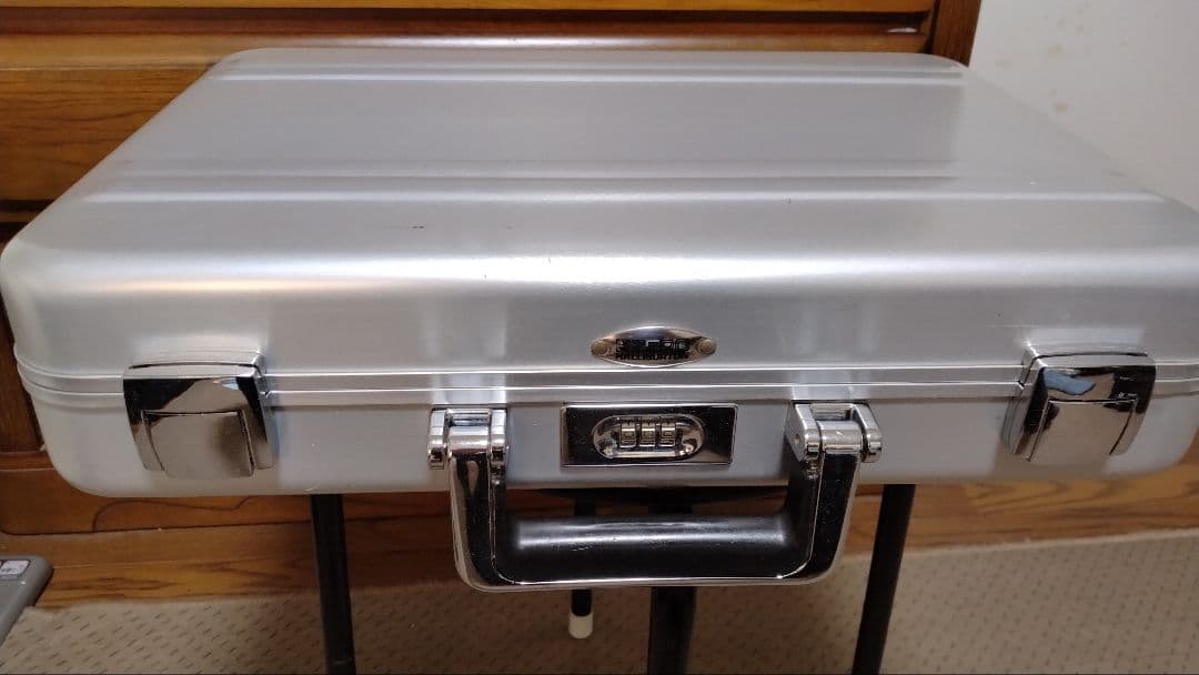 k*t様 ZEROHALLI ゼロハリバートン アタッシュケース付属品有り