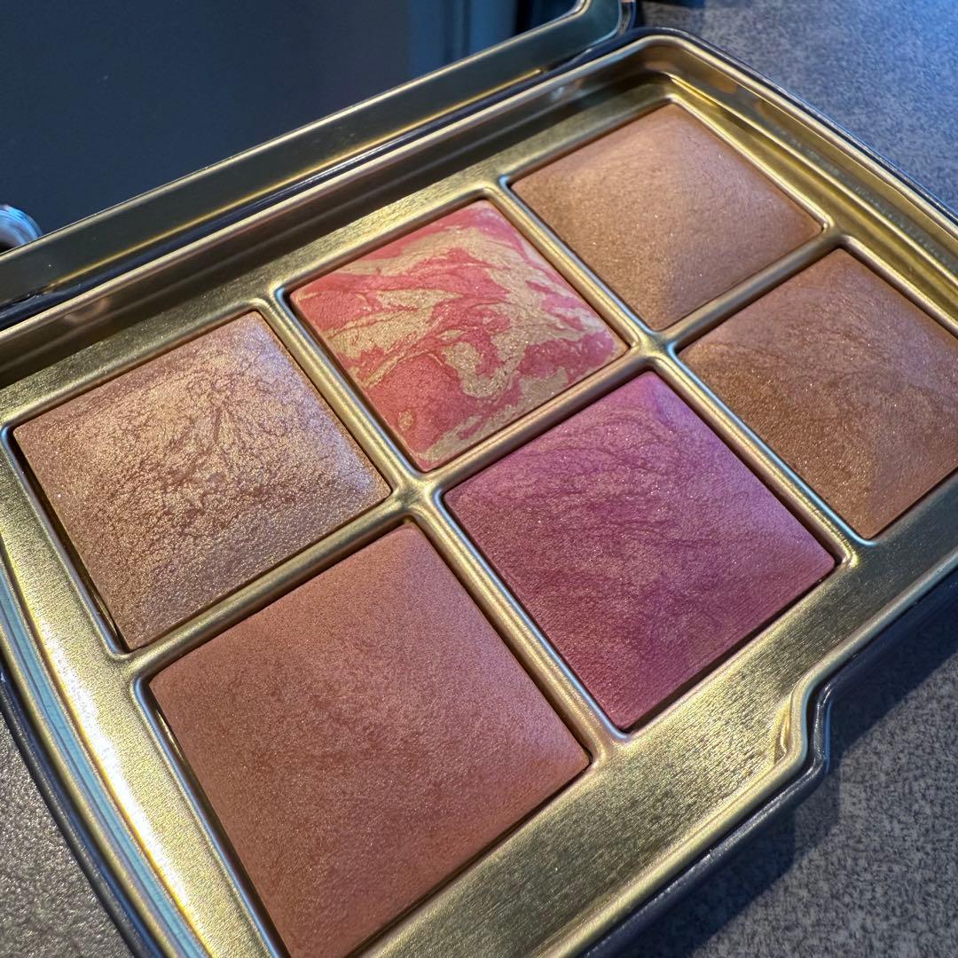 チーク Hourglass Ambient Lighting Palette FOX