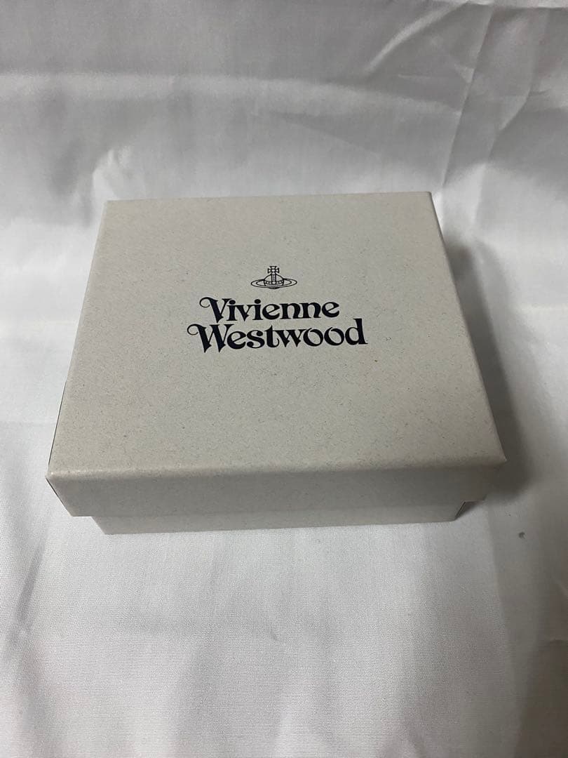 【新品】ヴィヴィアン　二つ折り財布 ベージュ