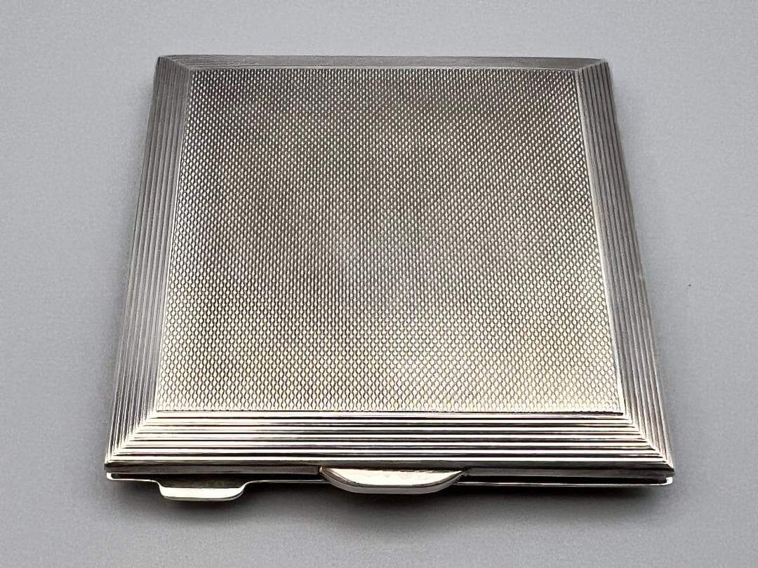 20 世紀中期　純銀製　四角形　エンジンターン加工　内部鏡　パウダー コンパート