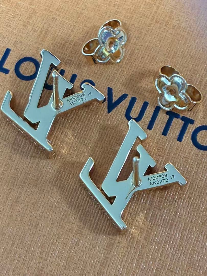 Louis Vuitton ゴールドロゴピアス