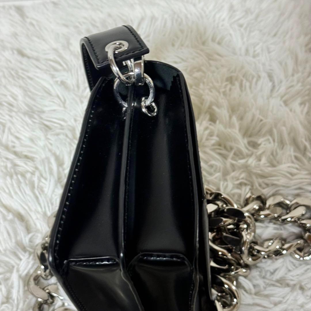 kara カラ　プラスターベビーピンチショルダーバッグ　チェーン　ブラック　黒色