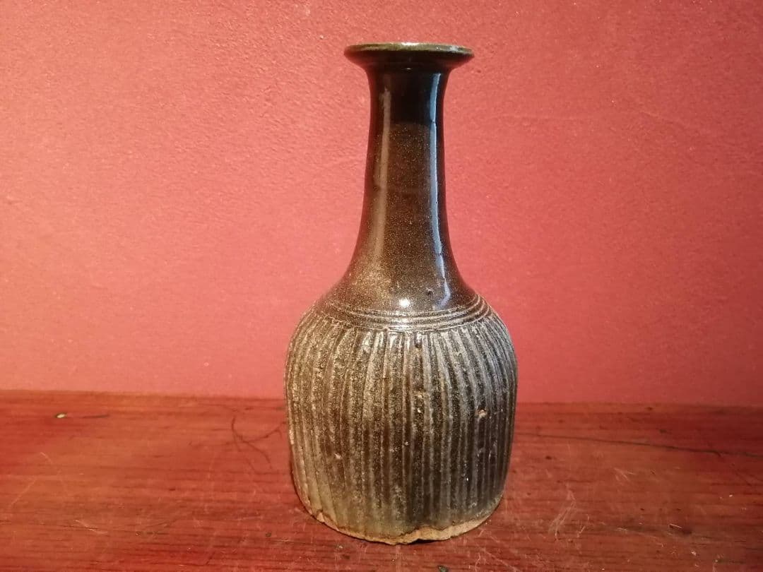 琉球古陶　壺屋焼飴釉線刻文徳利