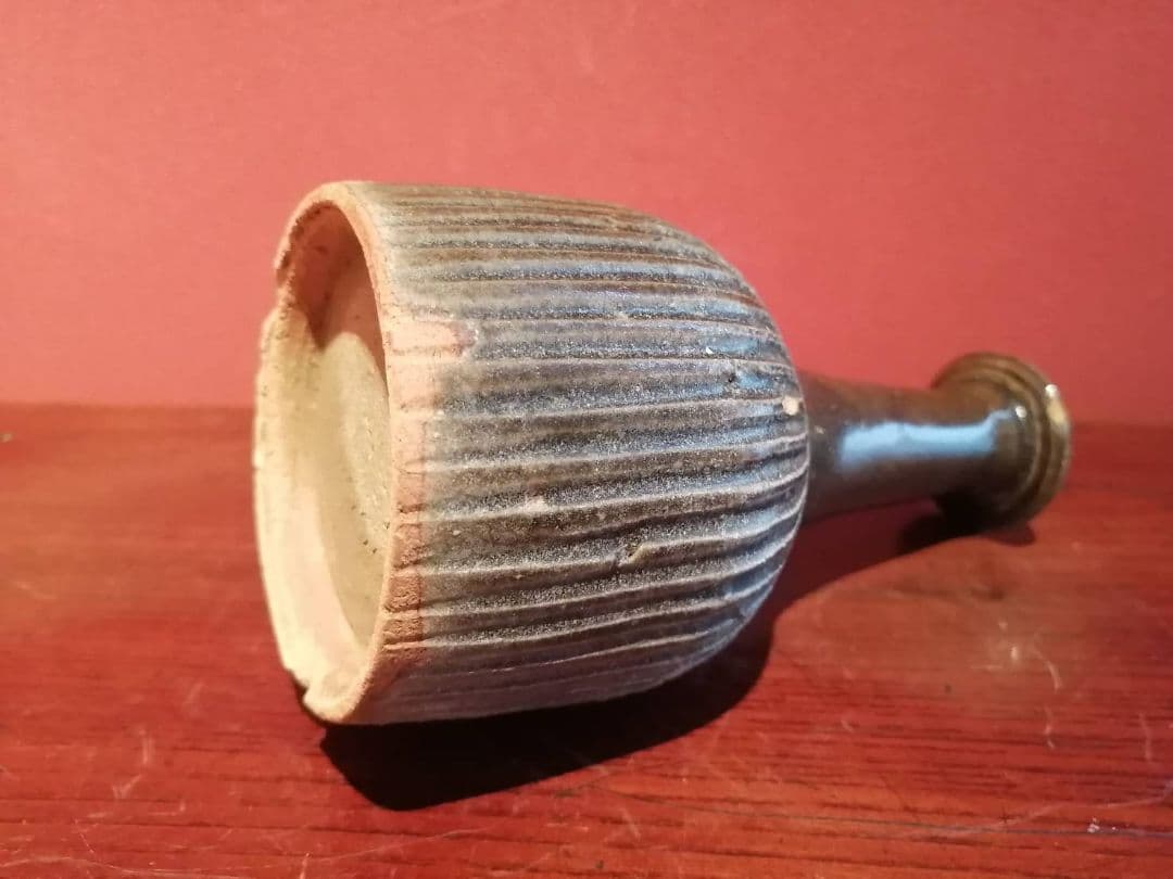 琉球古陶　壺屋焼飴釉線刻文徳利