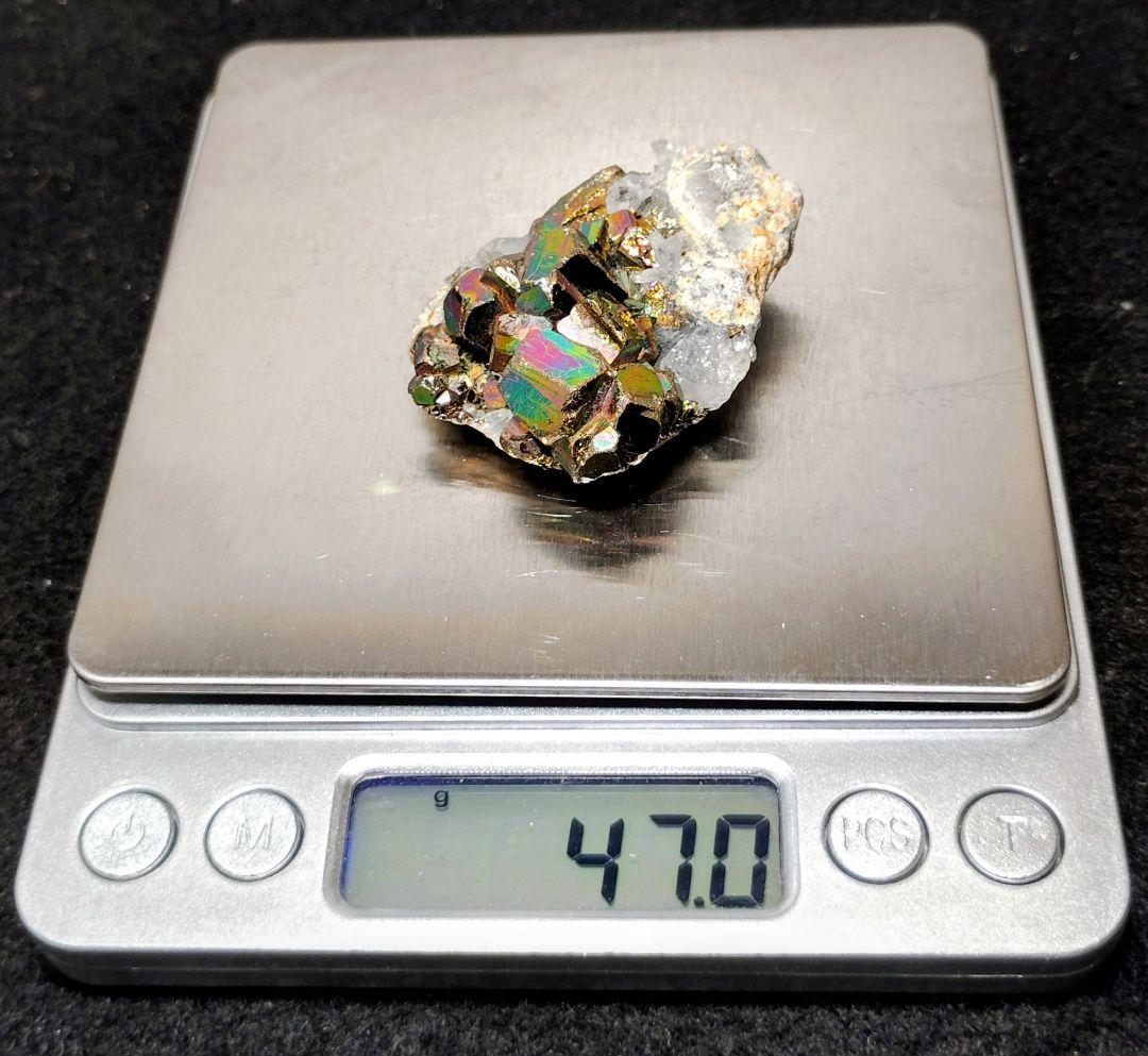 【コレクター向】レインボーパイライト イリデッセンスパイライト 水晶 共生