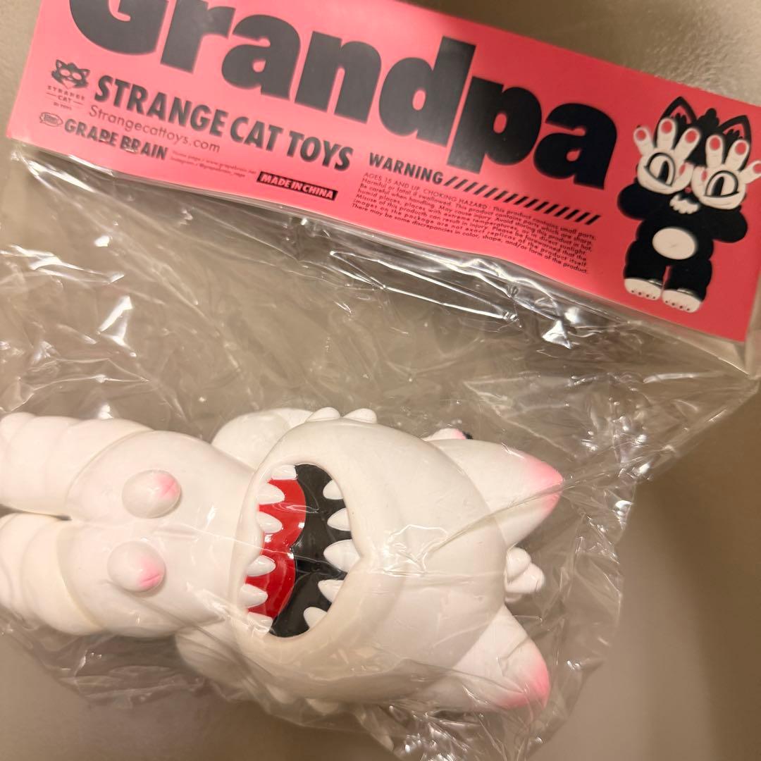 grape brain grandpa グランパ strange cat