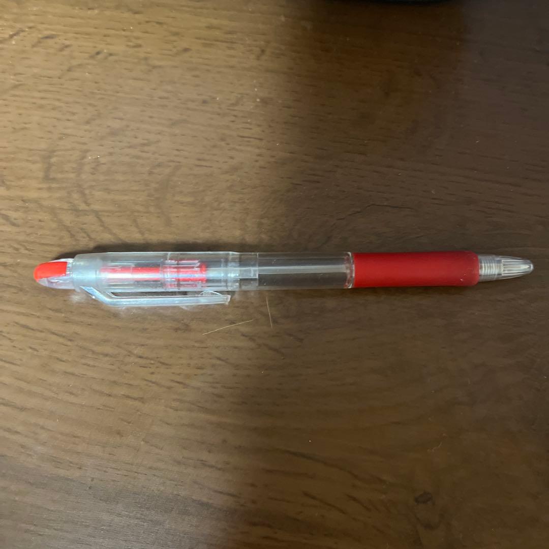 赤いクリアボディボールペン本体